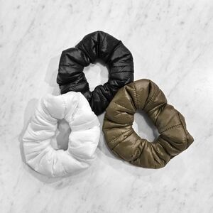 AMERICAN EAGLE OUTFITTERS Black White Green Puffer Scrunchies (Set of 3)